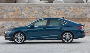 Автомобили лифтбеки в Омске